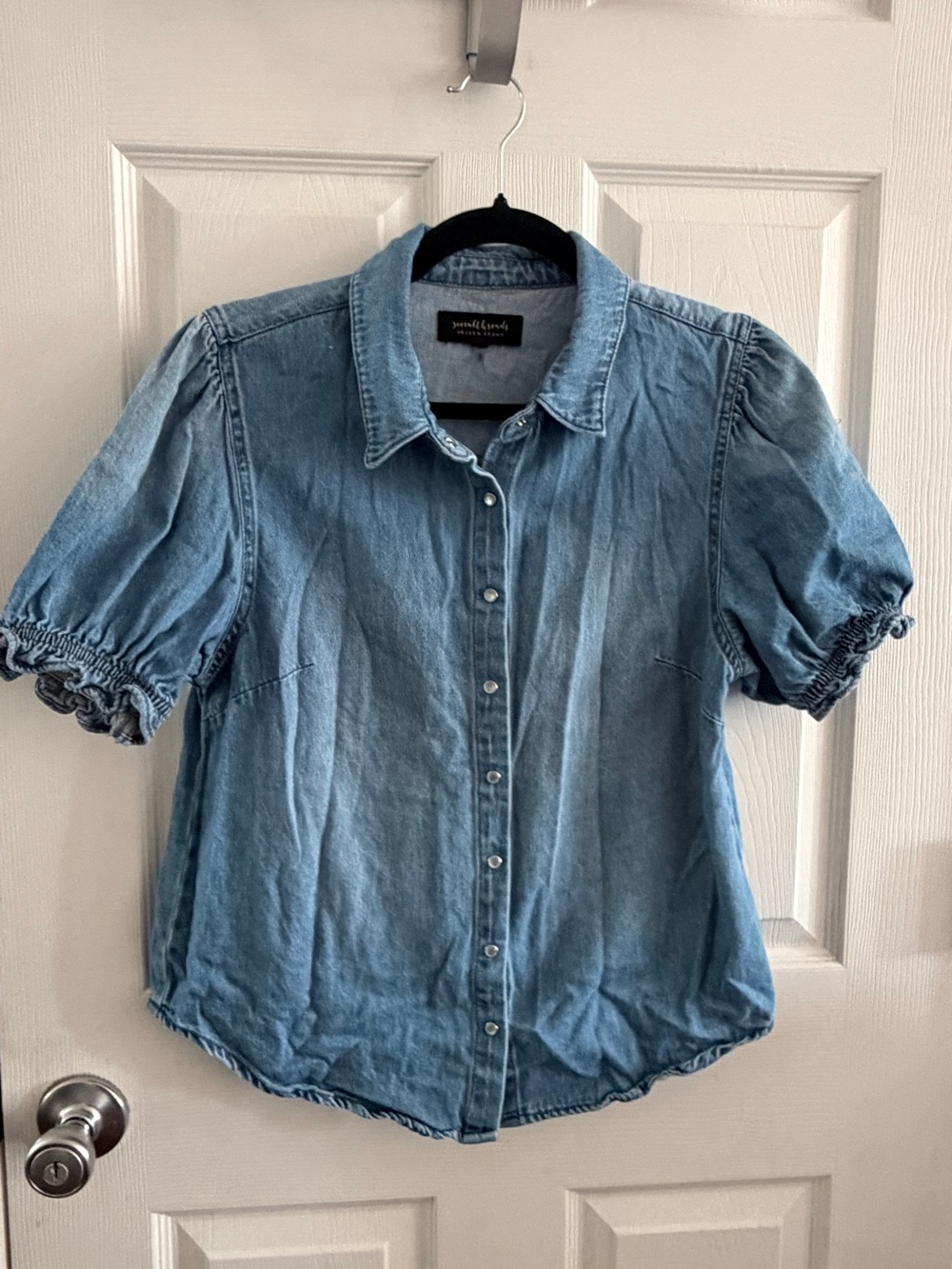 Social Threads Risen Jeans Chambray Puff Sleeve Button Front Top Medium